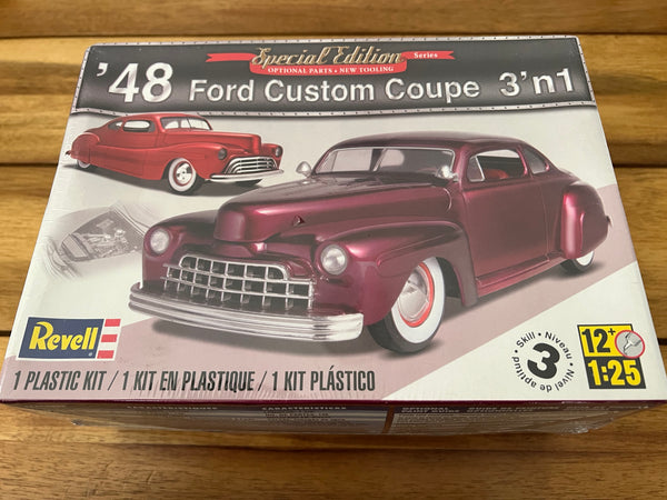 REVELL - 1:25 Scale 48 Ford Custom Coupe 3 n 1